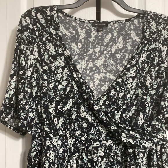 Lane Bryant black off white & pale green v-neck top shirt blouse size 18 / 20 - Picture 2 of 15